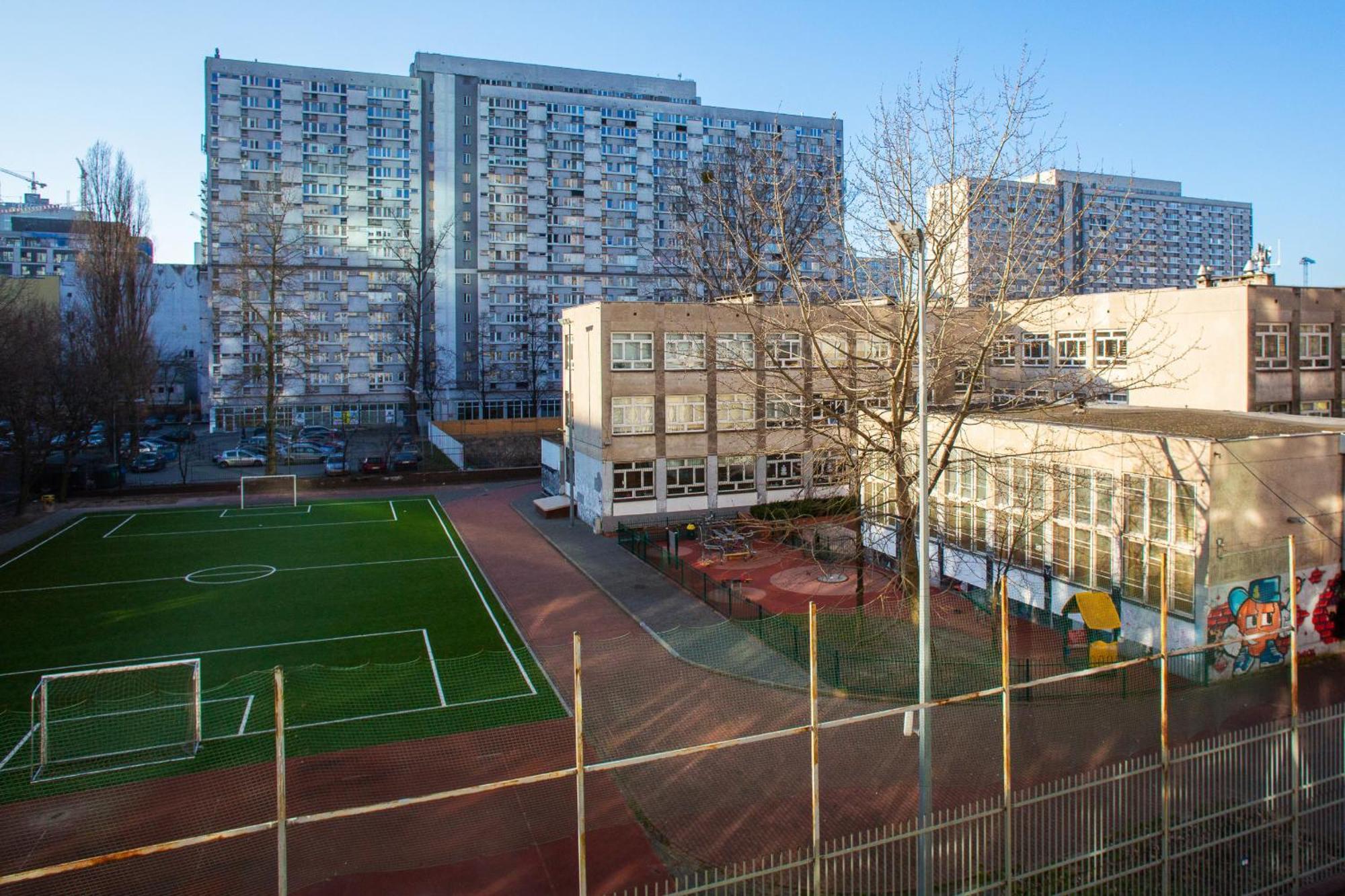 Modern Pereca Close To Metro Rondo Onz By Renters Warszawa